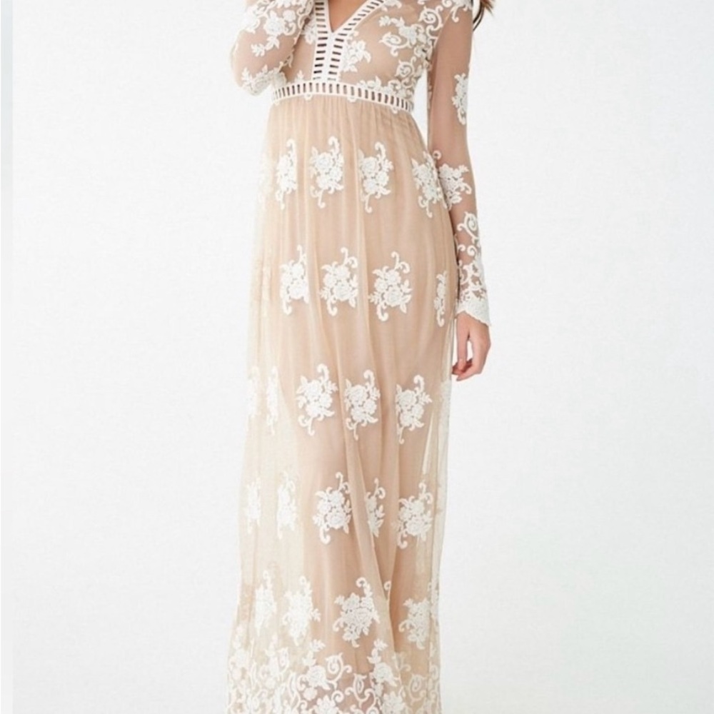 Forever 21 Floral Lace Long Sleeve Dress in Cream